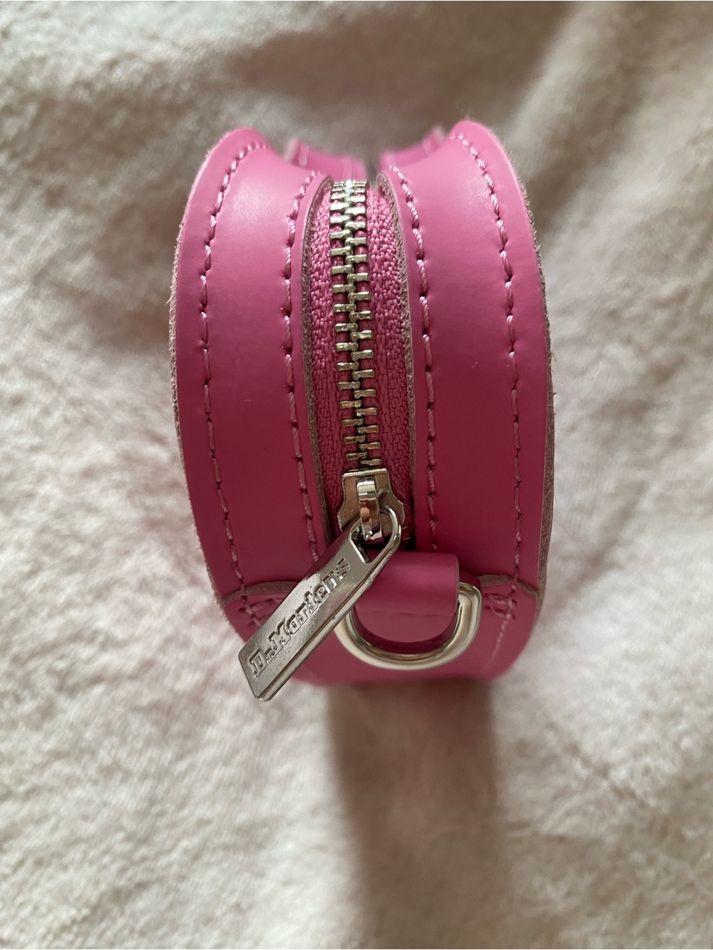 NWOT Dr Martens Mini Heart Bag in Fondant Pink - Picture 4 of 10
